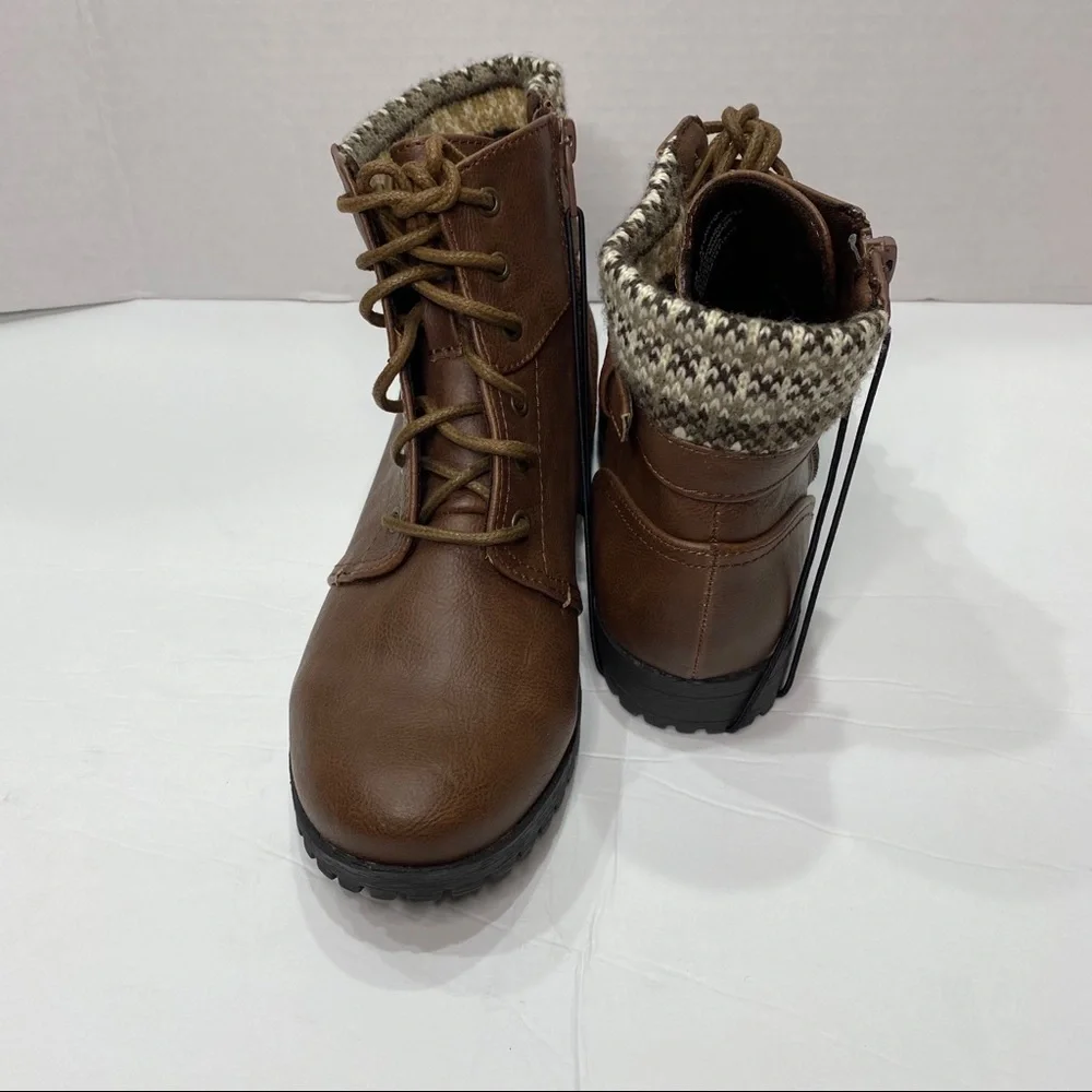 New combat boots size 4